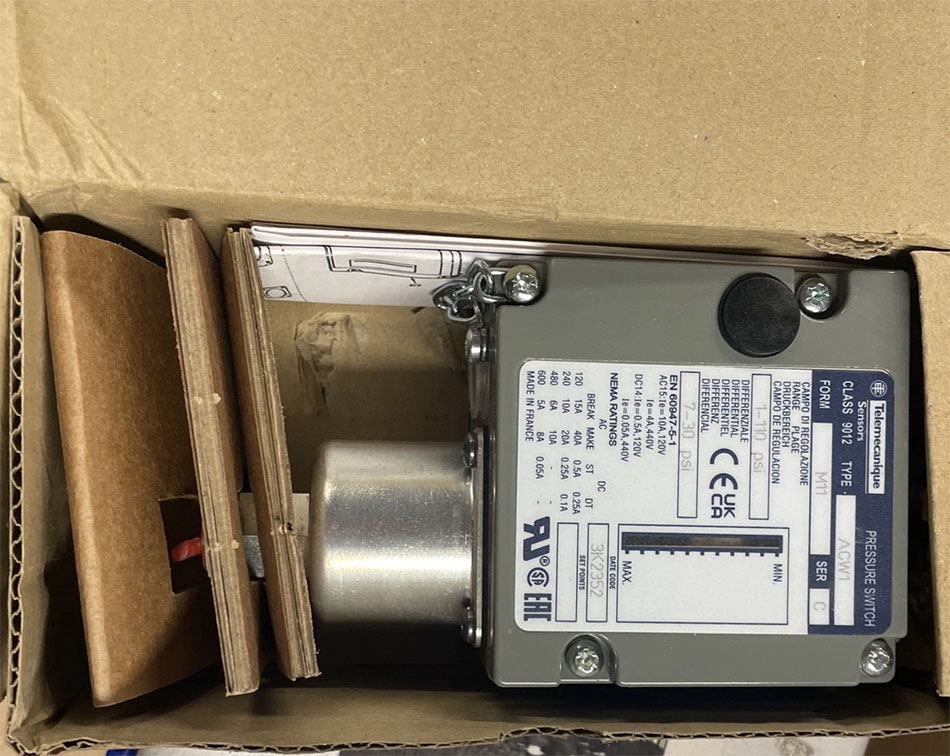 Cảm biến áp suất Telemecanique 0.07-7.6Bar G1/4