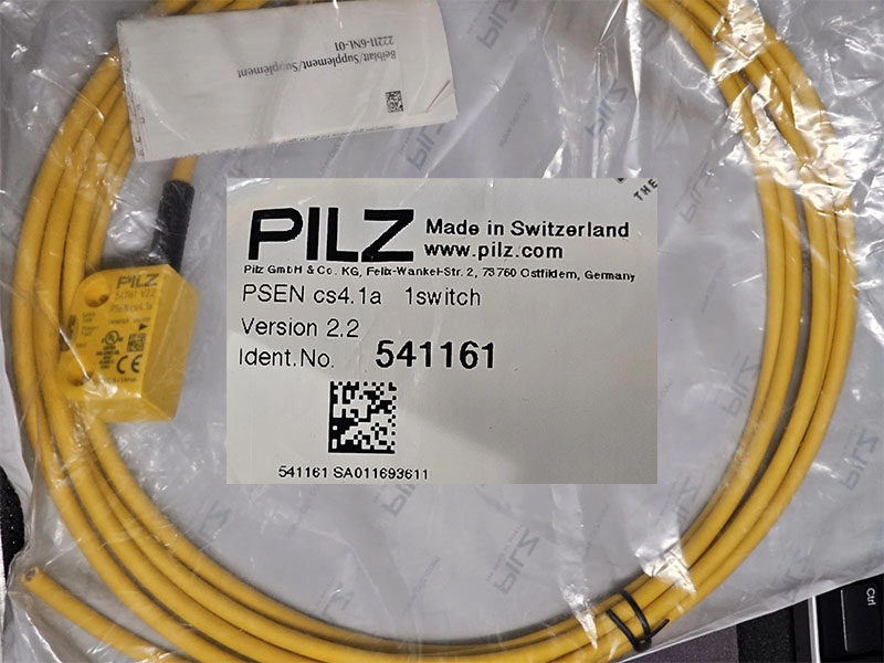 Công tắc an toàn RFiD, 2 đầu ra SC an toàn, cáp kết nối dài 5m, một hướng tác động, IP6K9K, Khoảng cách hoạt động 11mm, Sao= 8mm, Sar= 20mm, PU= 1 công tắc được mã hóa đầy đủ, Max 8xTeach-in; CO CQ, BH 12 tháng, có CK CO CQ, BH 12 tháng, có CK