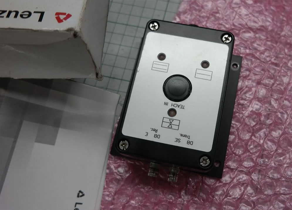 Bộ khuếch đại cảm biến chồng tấm Leuze VDB 112B/6P | 50107002